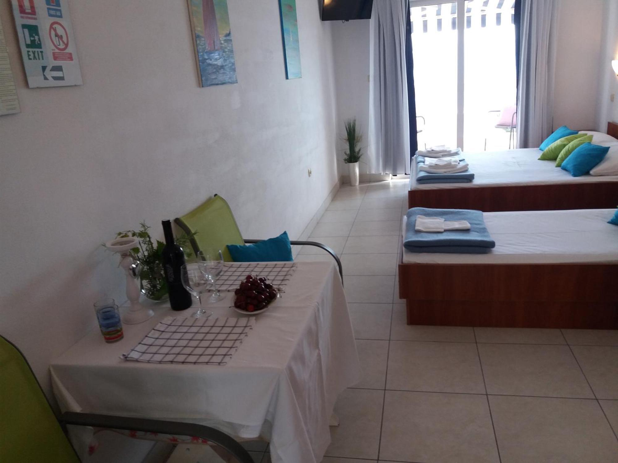Apartments Boris Omis Bagian luar foto