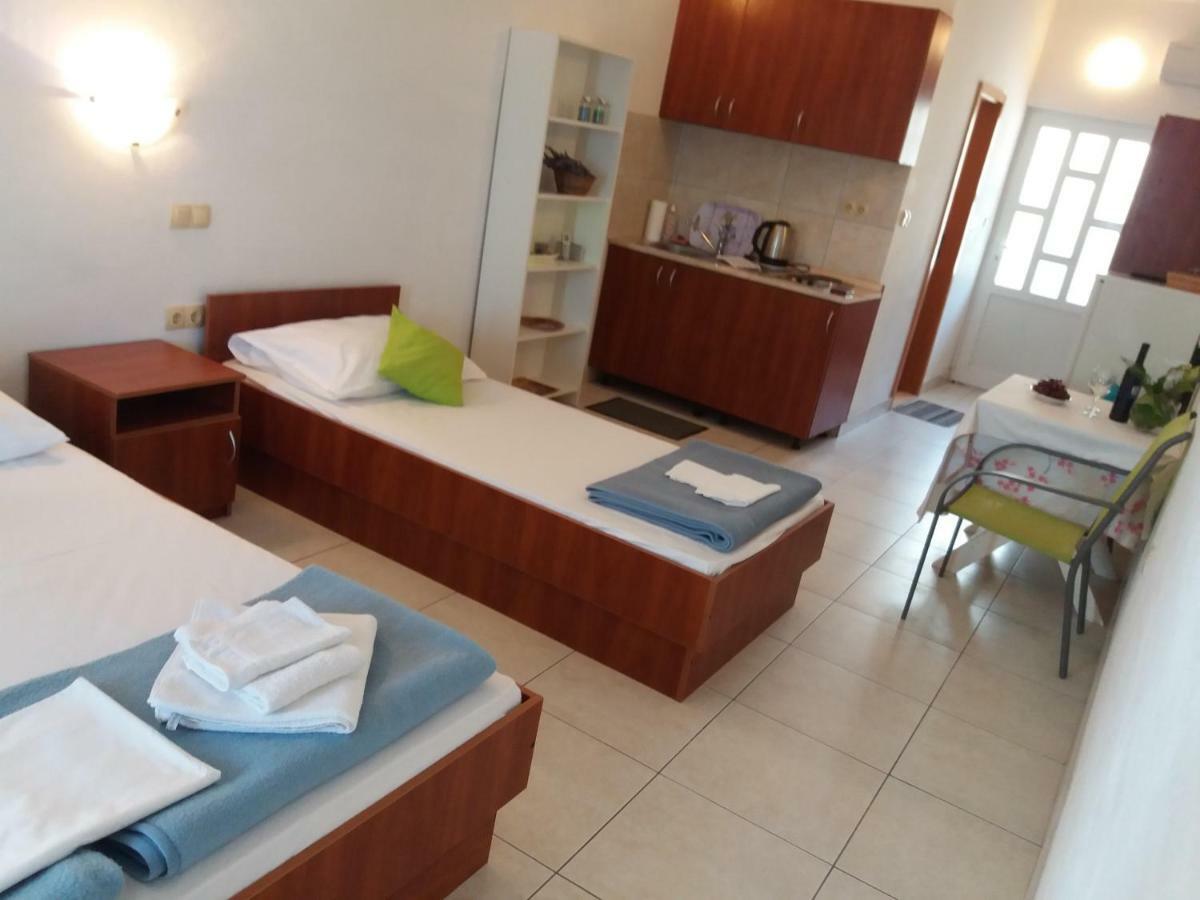 Apartments Boris Omis Bagian luar foto
