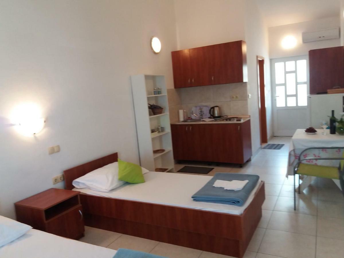 Apartments Boris Omis Bagian luar foto