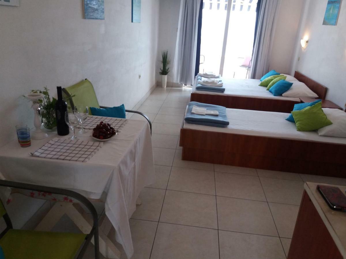 Apartments Boris Omis Bagian luar foto